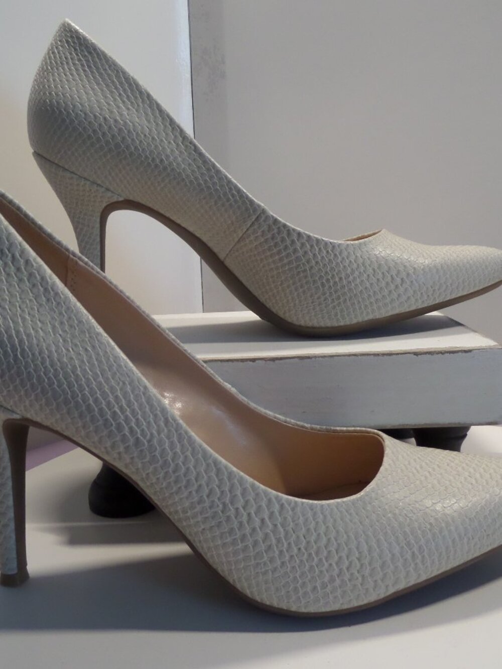 The Limited Tatum Ivory Reptile Embossed Pointed Toe Pumps Size 9.5 NEW